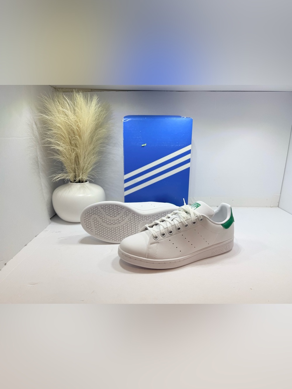 5. Adidas Stan Smiths size 6.5 y or 8 women